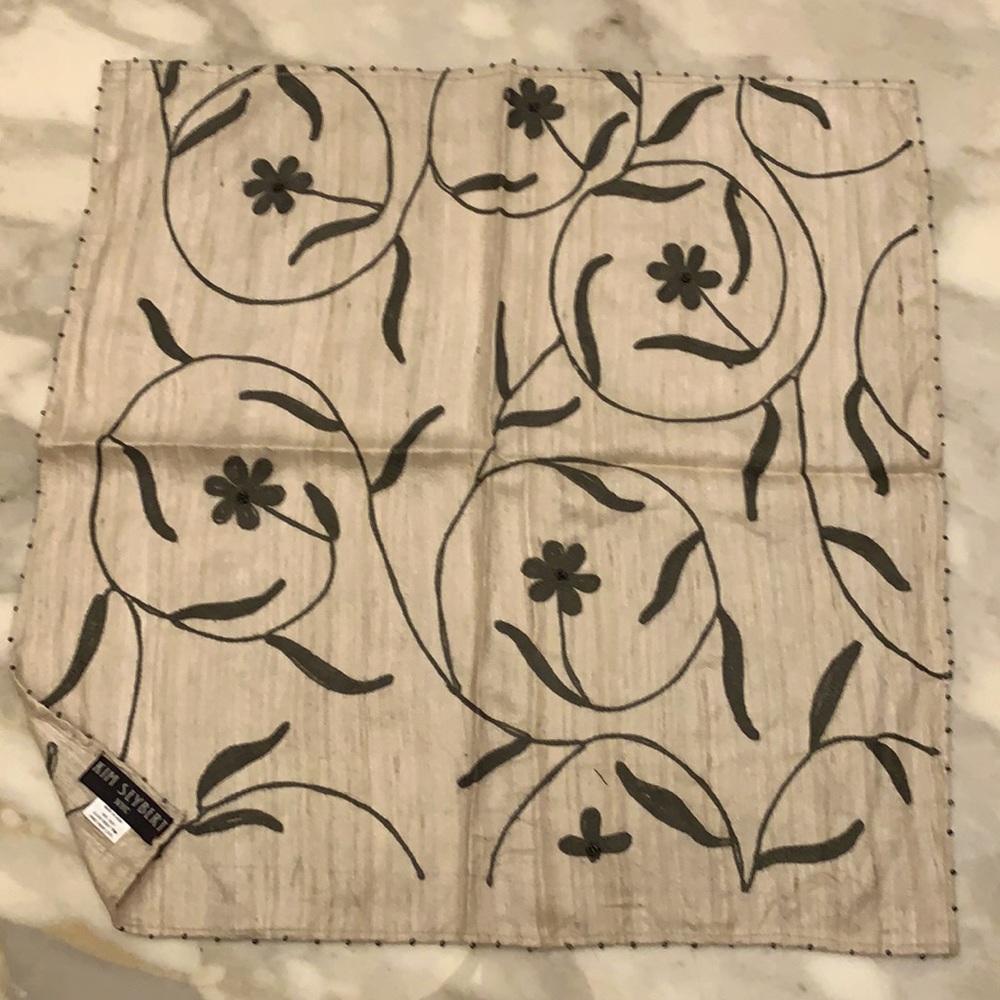 Kim Seybert 6 Napkins 5 New Organic Silk One was used gently - Picture 2 of 5
